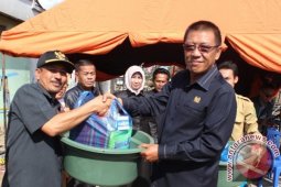 Fraksi Demokrat Bantu Paket Sembako Korban Kebakaran
