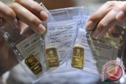 Emas Turun Tajam Tertekan Komentar Kenaikan Suku Bunga Yellen