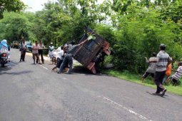 Truk Jagung Terbalik