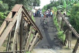 Jembatan Ambruk