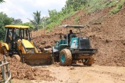 Longsor Putus Jalur Trenggalek-Ponorogo