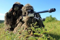 Latihan Menembak Sniper