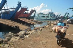 Kapal Barang Mogok Massal