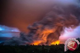Gunung Sinabung Meletus