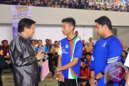 Peserta Ujian Nasional Ikuti Senam Otak