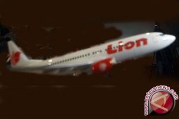 Pesawat Rusak Penumpang Lion Air Menumpuk Di Bandara