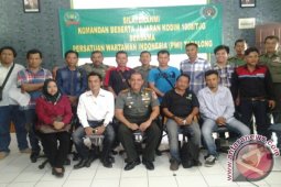 FOTO BERSAMA DANDIM