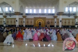 Peserta UN Pontianak-kubu Raya Gelar Doa Bersama