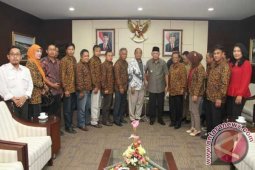 Gubernur Sarankan Apersi Bangun Rusunawa Bagi Guru