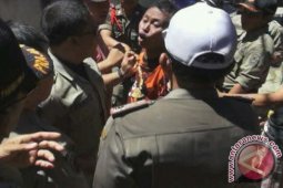 Satpol PP Bongkar Bangunan Di Eks Lokalisasi