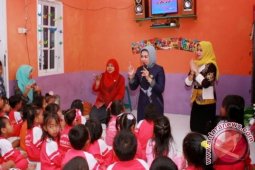 Hj Najirah dan HIMPAUDI Monitoring Pelaksanaan PAUD