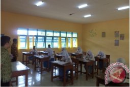 Peserta UN MAN Sekadau Hilir 25 Siswa