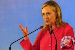 Hillary Clinton Kritik Gaji Selangit CEO