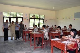 Angkatan Pertama SMAN 3 Gonis Tekam Hadapi UN