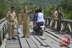 Bupati Bone Bolango Berupaya Pembangunan Hingga Pelosok
