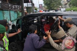 Tiga Orang Tewas di Dalam Mobil