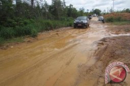 Jalan Perbatasan Kapuas Hulu Masih Rusak