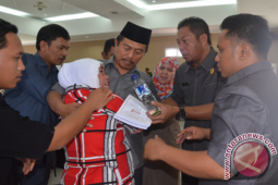 Warga Histeris Minta Pemda Perhatikan Nasib GTT