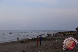 Pantai Ujong Blang Tercemar Limbah Kulit Kelapa