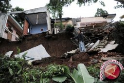 Sembilan Rumah Ambruk Akibat Longsor Aceh Tengah