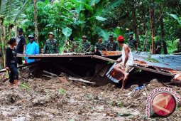Sembilan rumah ambruk akibat longsor Aceh Tengah