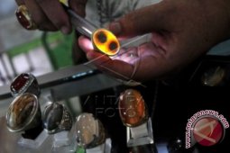 Seorang Anak Tidak Sengaja Telan Batu Akik