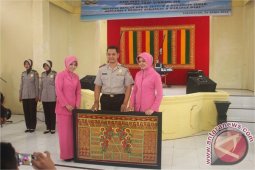 Isak Tangis Warnai Pisah Sambut Kapolres Aceh Selatan