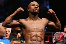 Mayweather Akhiri Karir Dengan Kalahkan Berto