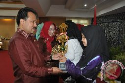 Perempuan Bukan Pesaing Laki-Laki