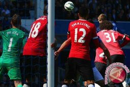 Everton Permalukan MU 3-0