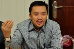 Menpora tawarkan bentuk tim kecil kelanjutan kompetisi