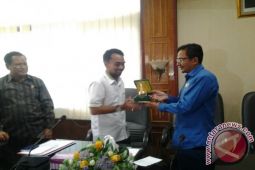 PENYERAHAN CINDERAMATA