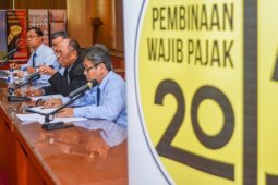 Pemkab Gresik Beri Penghargaan Pembayar Pajak Terbesar