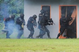 Densus Amankan Seorang Terduga Teroris di Sukoharjo