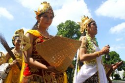 Ratusan Seniman Gelar Performance Art