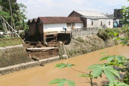 Tanggul Sungai Jebol