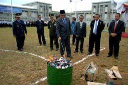 Musnahkan Ponsel Sitaan
