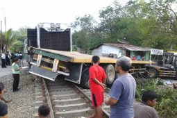 Lokomotif KA Tabrak Truk di Siantar