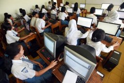 Uji Coba UN Online Surabaya