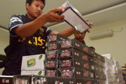 Bea Cukai Madiun Sosialisasikan Pendeteksian Pita Cukai Rokok