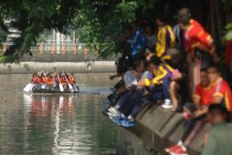 Lomba Dayung Sambut Hari Kartini