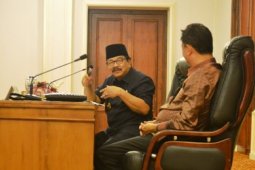 Gubernur Jatim Evaluasi Pemberian Dana Bansos 2016