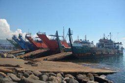 Kapal Barang Mogok Massal