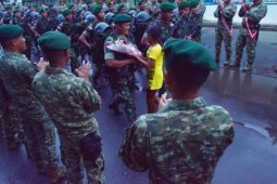 Bunga Untuk TNI