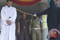 Oknum Satpol PP Bener Meriah Dicambuk