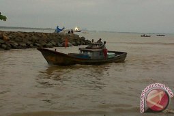 Nelayan Aceh Barat Keruk Muara "Kreung Cangkoi"