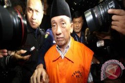 Fuad Amin Didakwa Terima Suap Rp18,05 Miliar
