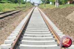 Gubernur : Pembebasan lahan kereta api tunggu pusat