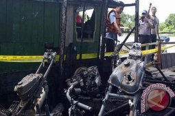 Fery Penyeberangan Terbakar