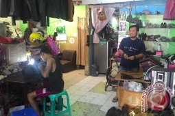Pengerajin Sepatu Kulit di Denpasar Butuh Promosi